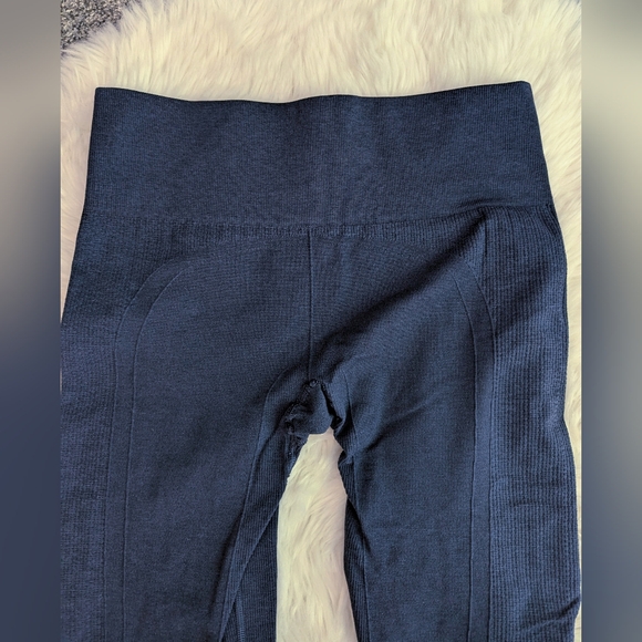 Lululemon Seamless Leggings - Thick Material - High Compression - Dark Blue - Picture 3 of 7